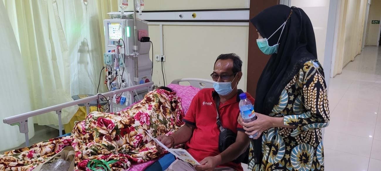 Dokumentasi perawat menjaga pasien di Semarang 8